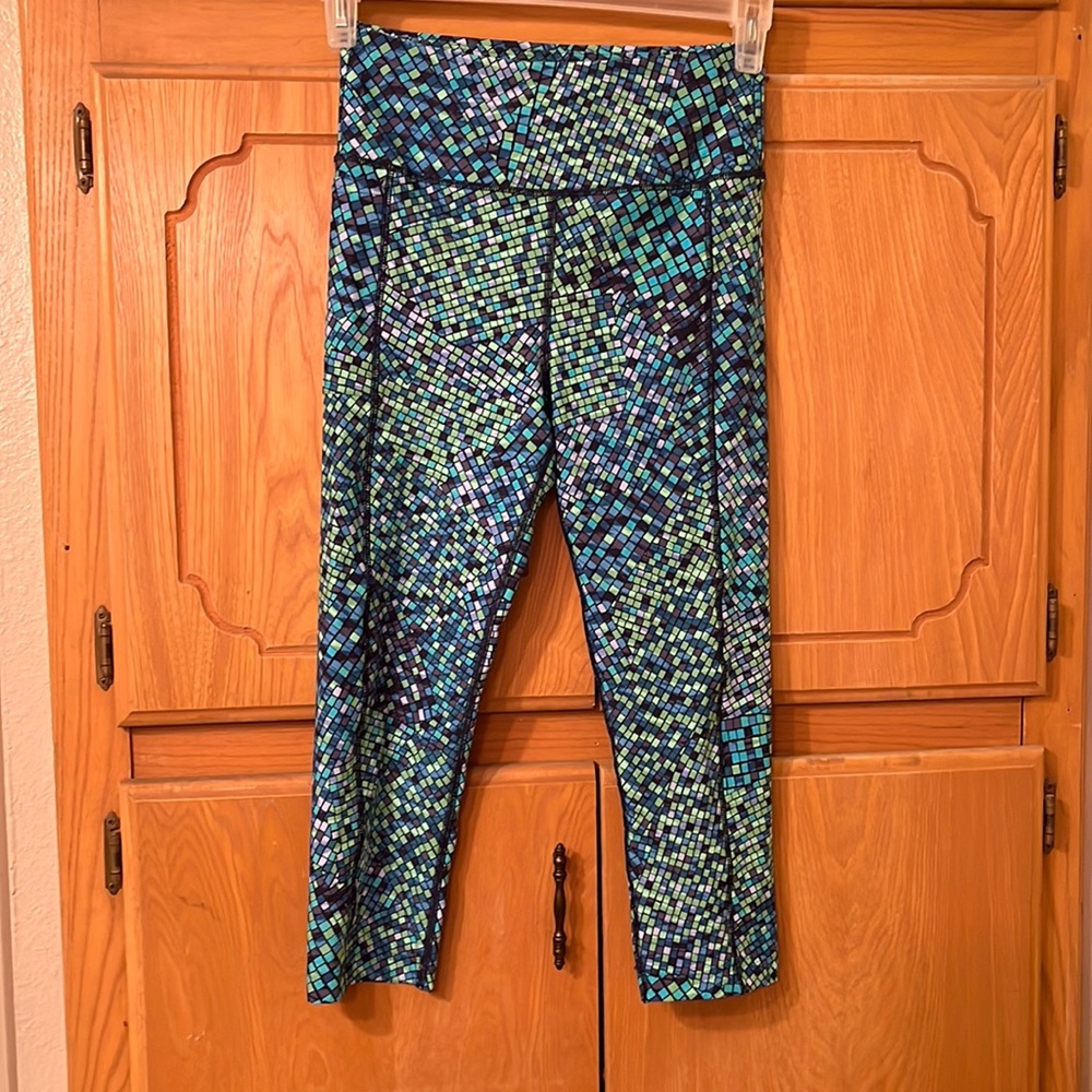 Lands End Mozaic pattern Capri leggings size Small (6-8)